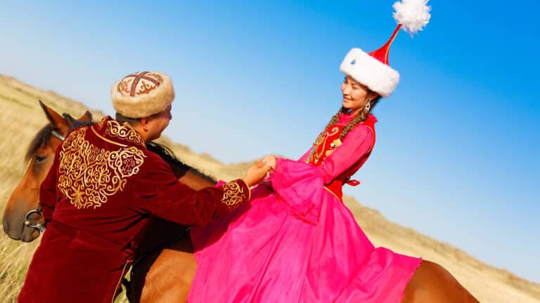 Каждый пятый в Казахстане не считает кражу невест проблемой