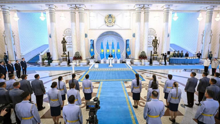 Токаев наградил офицеров за победу на турнире среди спецназа в Дубае