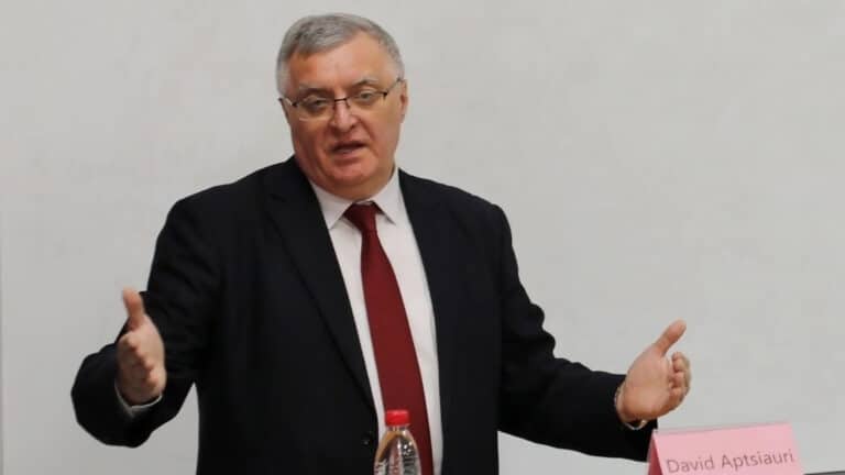 Дипломат Давид Апциаури назвал реформу Конституции Казахстана стратегическим шагом