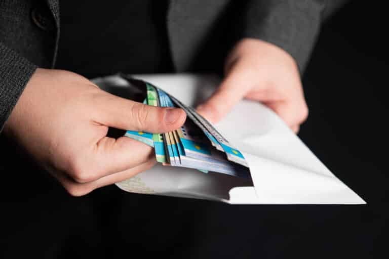 БАӘ-де 4 апартамент, Астанада 6 үй: «Актив Ломбард» иесінің мүлкіне тыйым салынды