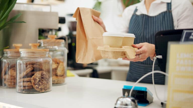 Казахстанцы жертвуют выходными ради дополнительных доходов