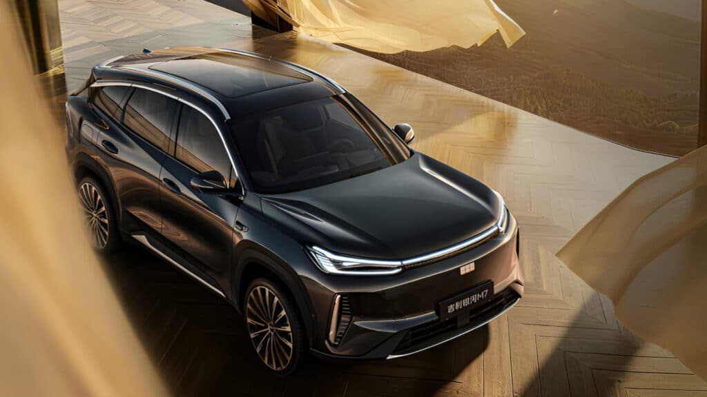 Geely показала Galaxy M7 – новый гибрид с расходом 3,35 л на 100 км