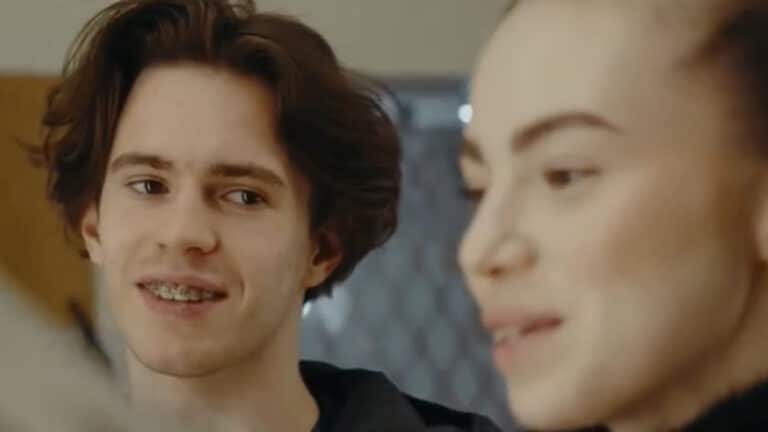 Михаила Шайдорова с девушкой заметили в ресторане Димаша