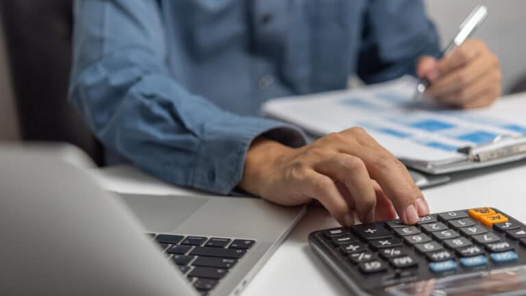 Минфин планирует собрать на треть больше налогов в 2026 году