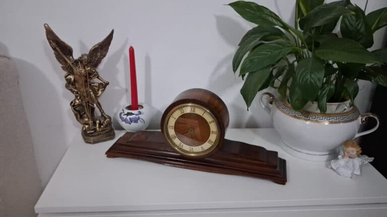 Старые вещи с историей бесплатно раздают в Актау