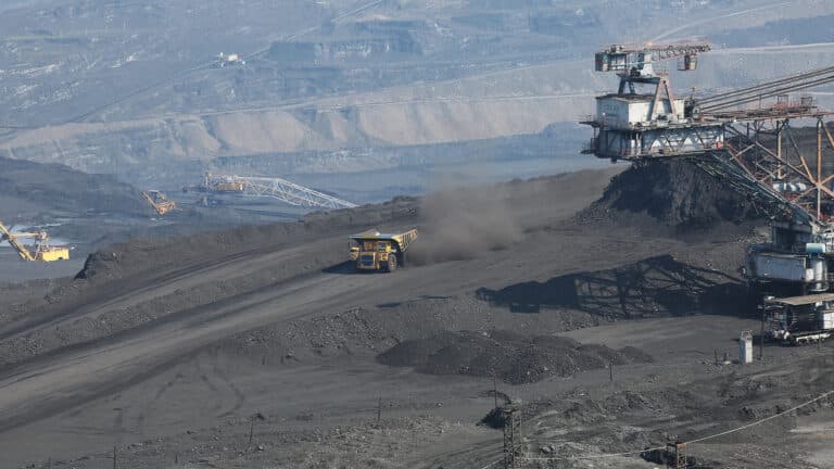 Угольная компания России и Казахстана увеличит добычу на десятки миллионов тонн