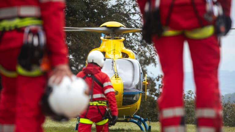 Сотрудники санавиации в Астане потребовали поднять зарплаты - им ответили в Минздраве