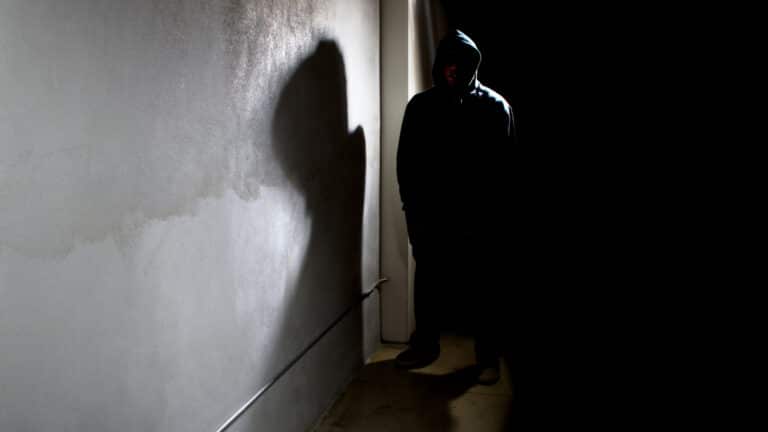 Алматинец получил за сталкинг сотню часов общественных работ