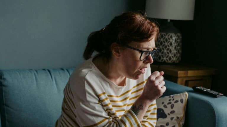 Кашель — не всегда про лёгкие: 6 неожиданных причин