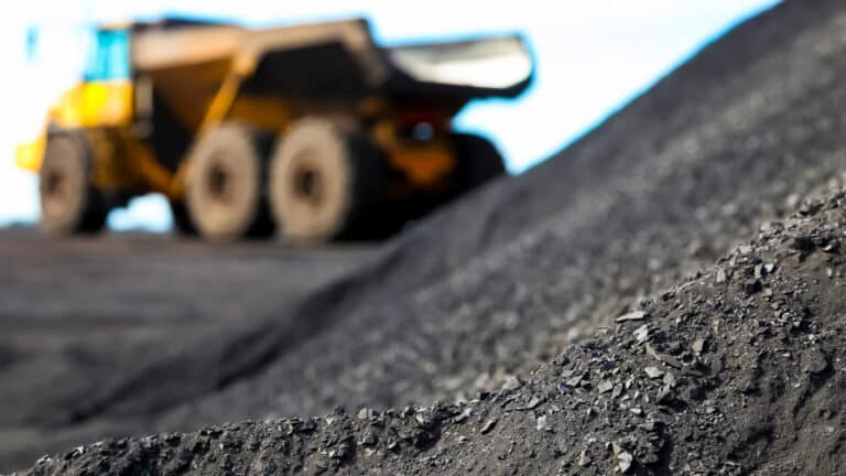 Казахстанец стал миллиардером, незаконно добывая руду три года