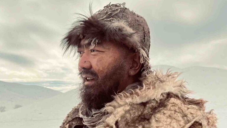 «Біреу әйеліме гүл сыйлапты»: Актер Ерболат Әлқожаев жұбайын қызғанды