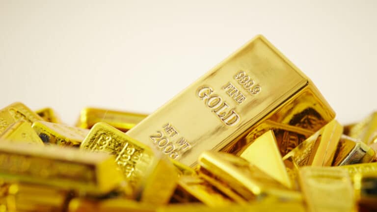 Казахстанцы купили 40 тыс. слитков золота на фоне роста цены в 60%