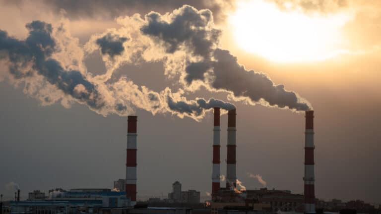 Депутат назвал ситуацию в Усть-Каменогорске прямой угрозой жизни людей