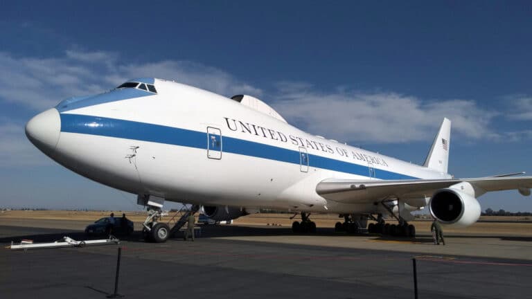 White House moves to repaint Air Force One