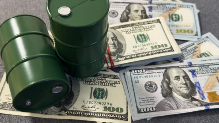 Казахстан потерял $4,1 млрд на сокращении экспорта урана, нефти и меди