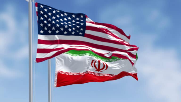 США и Иран обменялись угрозами перед переговорами о ядерном оружии