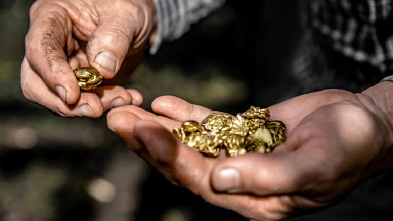 Полкило добытого золота обернулось делом для 12 человек на юге Казахстана 