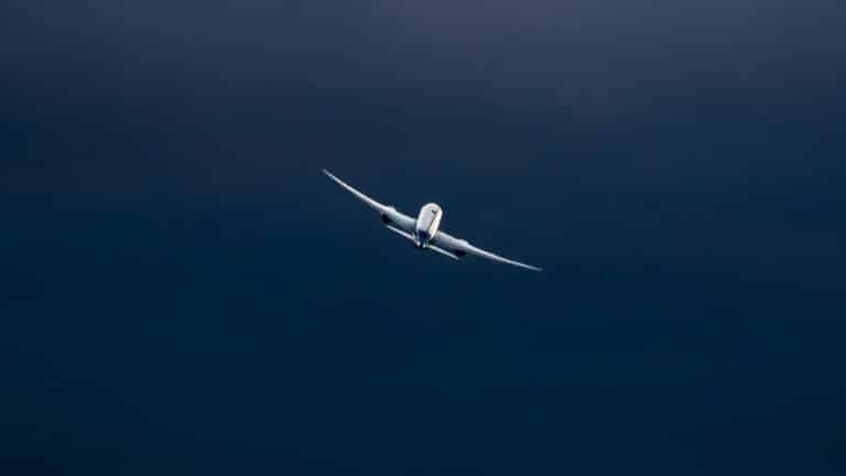 Неопознанный Boeing 787 из военной базы США пересек границу Казахстана