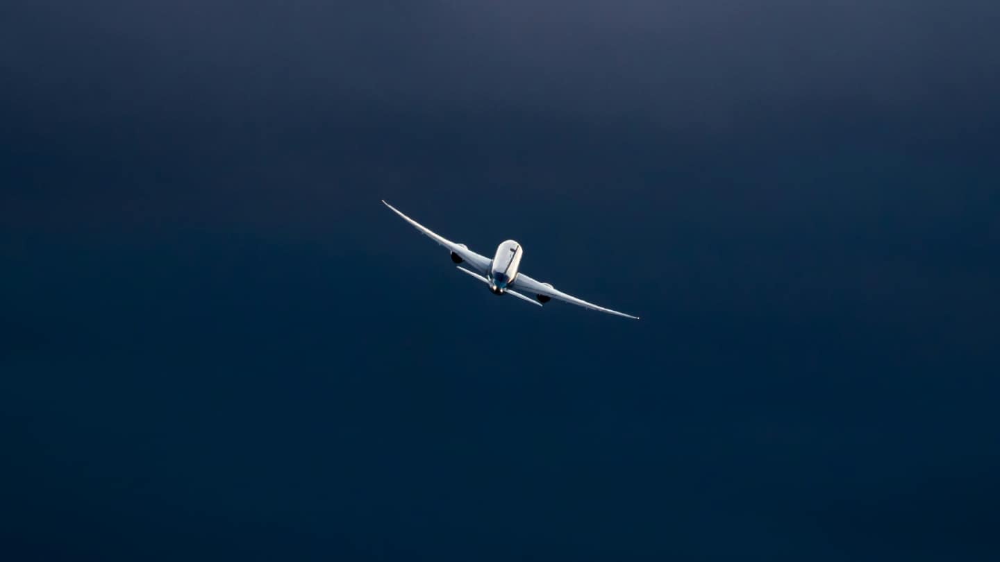Неопознанный Boeing 787 из военной базы США пересек границу Казахстана