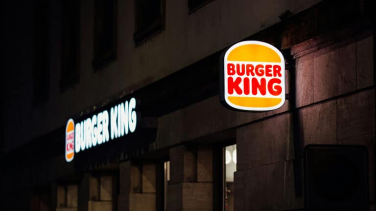 Сотрудника с аутизмом «вынудили» уволится из Burger King, заявила его мать