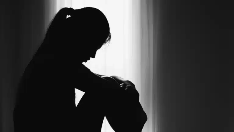 Уголовное дело возбудили на учителя, пристававшего к 7-летней школьнице в Шымкенте