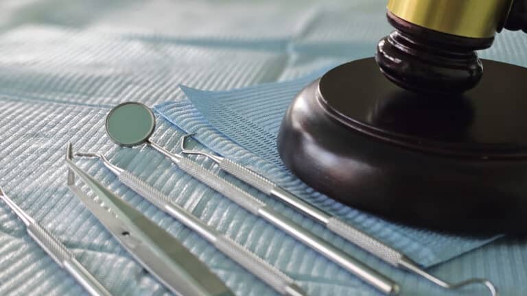 В Жамбылской области стоматологию закрыли на 10 дней из-за нелегальных лекарств