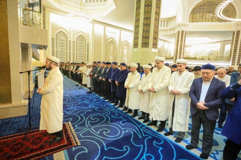 Республикалық мешітте Оразаның алғашқы тарауық намазы оқылды