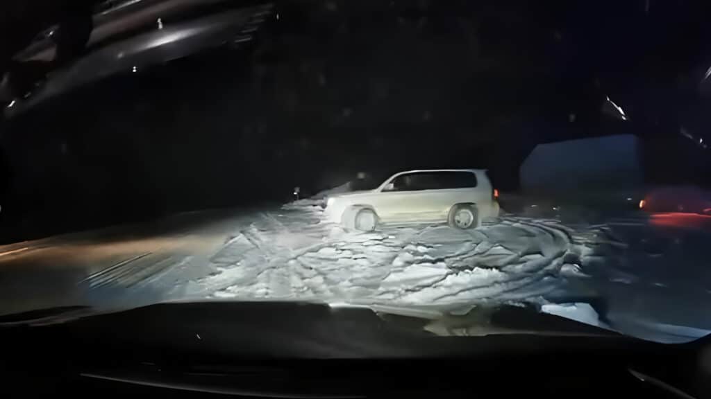 В ВКО оштрафовали лихача на Land Cruiser 200 за нарушение ПДД