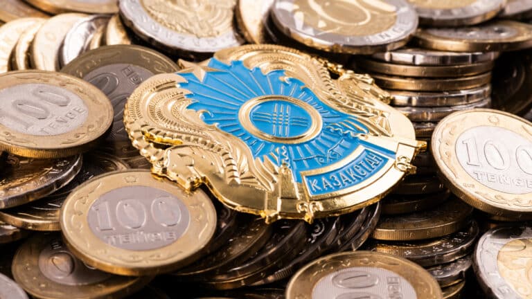 Базарбек связал дефицит бюджета с долгами, взятыми в период Назарбаева