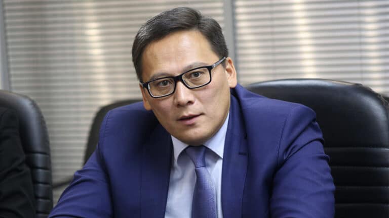 Укравшего стипендии на млрд тенге ректора МУИТ отпустили на свободу