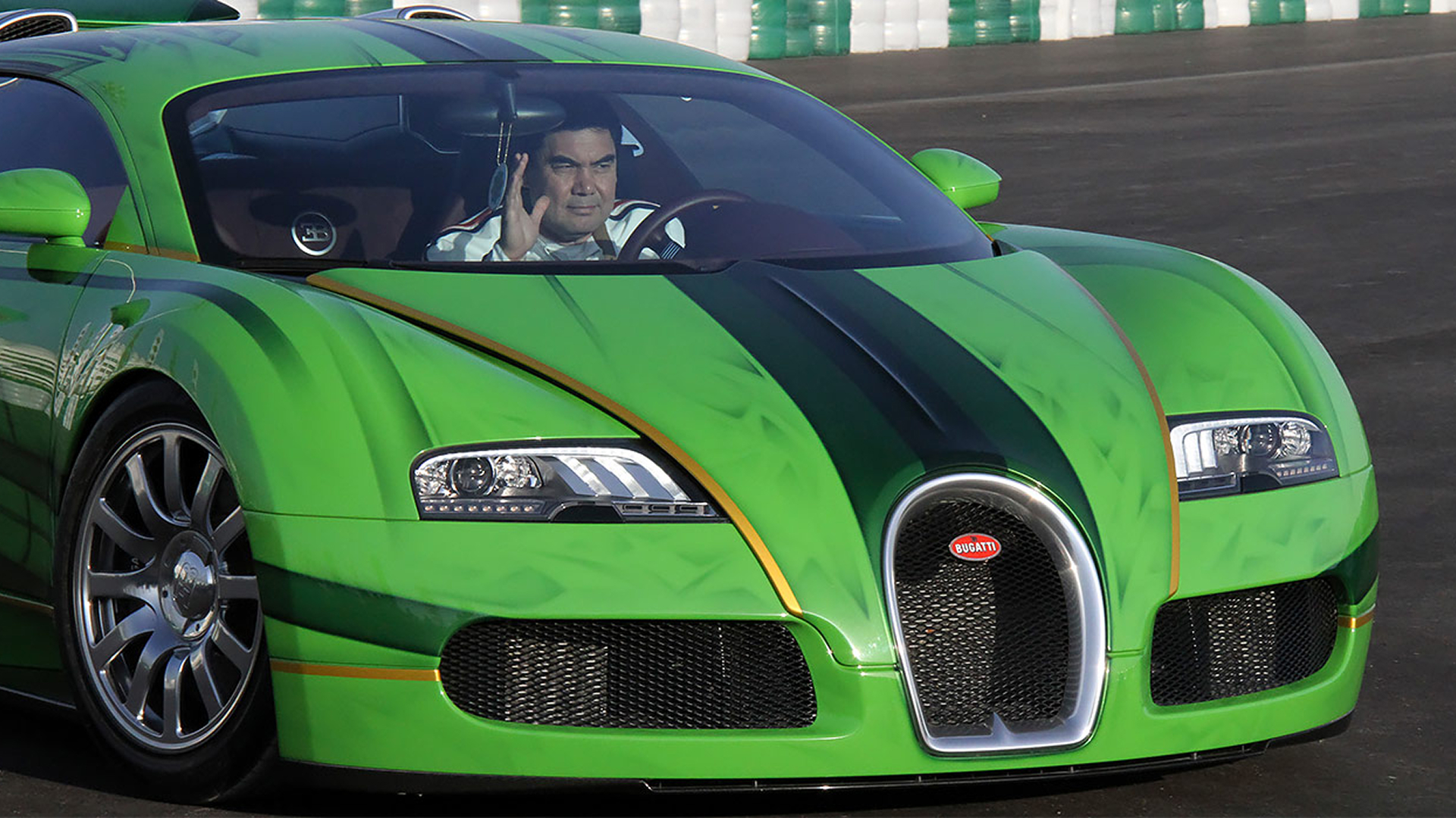 годовой бюджет, Bugatti Veyron, Aurus Senat Limousine, Maybach 57S, Mercedes G-Class Cabrio, Lincoln Navigator, Nissan 370Z, Volkswagen Phaeton, BMW 3 Series, ГАЗ-21 Волга