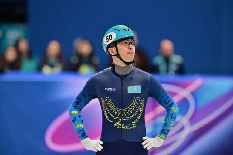 Ажгалиев и Никиша вышли в четвертьфинал спринта в шорт-треке на ОИ-2026