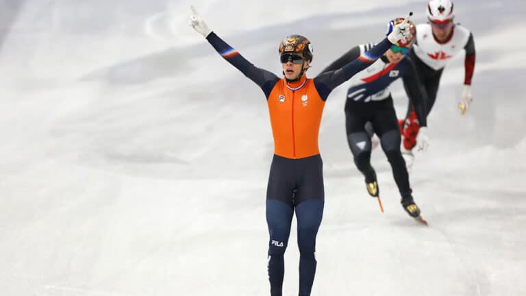 Ван` т Ваут взял третье золото, Сельер ранили в лицо – ОИ-2026, 20 февраля