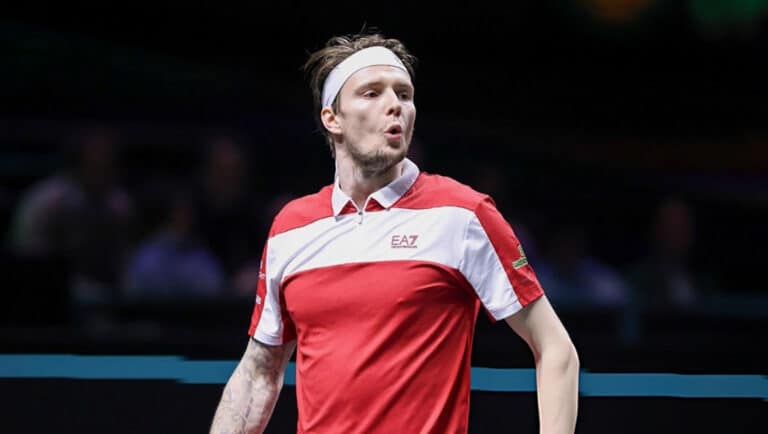 Бублик обыграл немца Штруффа на теннисном турнире в ОАЭ