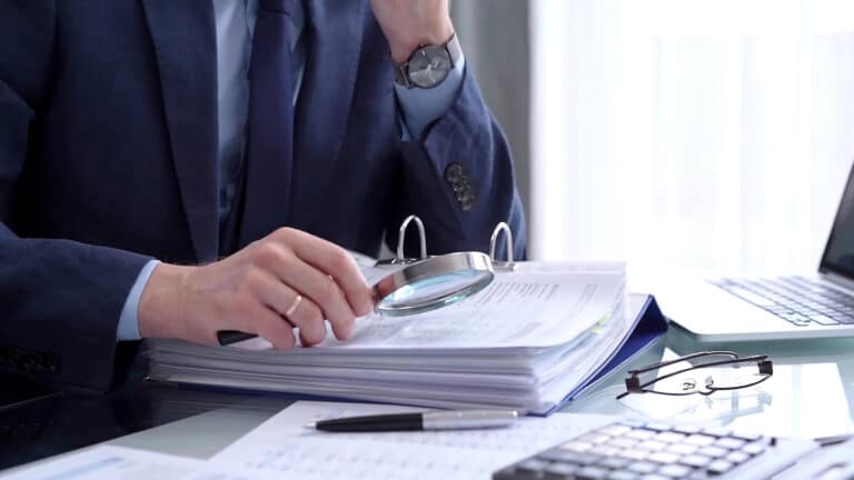 Казахстанцам начисляют несуществующие долги из-за новой системы