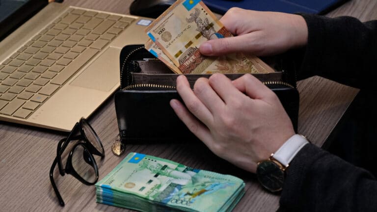 Нужно ли откладывать 10%: казахстанцам дали совет по накоплениям