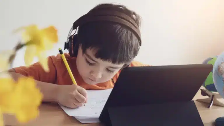 Школьников в Астане вновь перевели на дистанционку