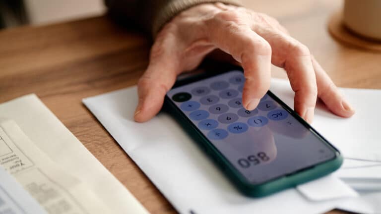 Казахстанцам хотят повысить пороги для изъятия пенсионных