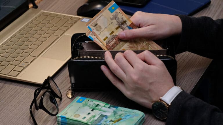 Казахстанцы обналичили 27 трлн тенге: спрос на кэш сохраняется