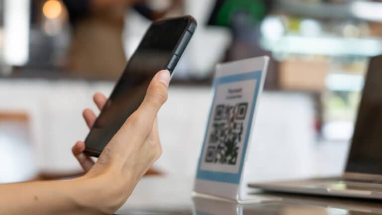 Казахстанцы смогут платить через QR в нескольких странах. И не только