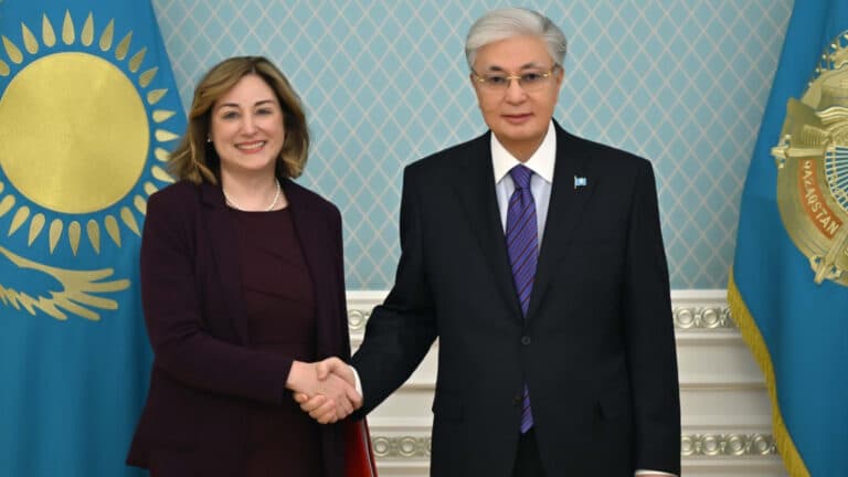 Токаев обсудил с послом США торговлю, инвестиции и референдум