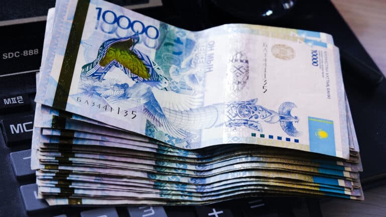 Аналитики улучшили прогноз по курсу тенге в 2026 году в четвертый раз