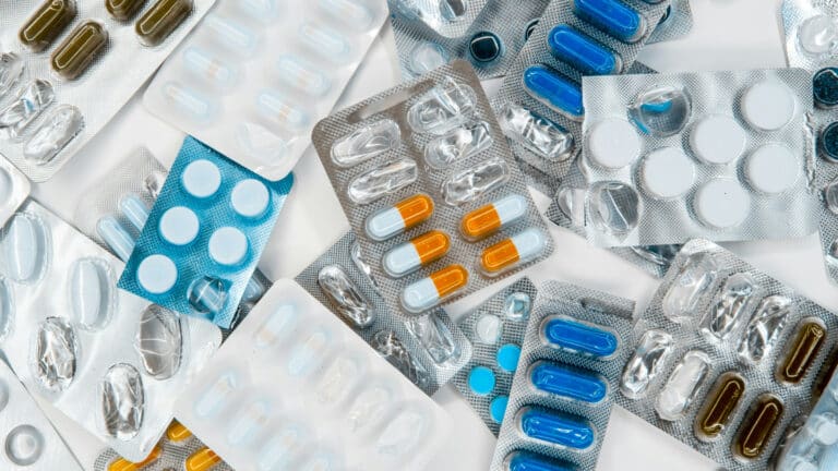 Почему нельзя пить антибиотики «на всякий случай»