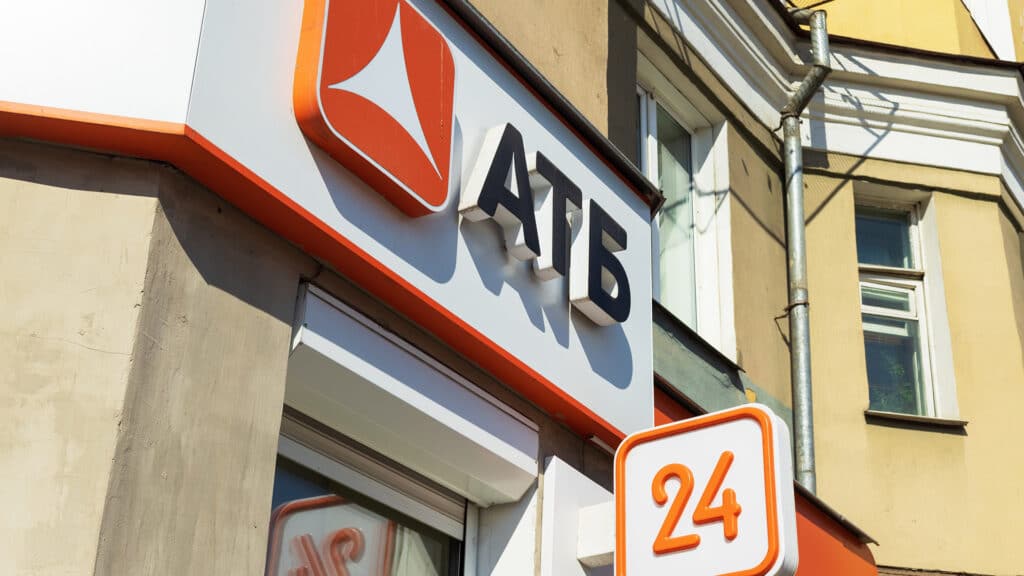 Принадлежащий Назарбаеву российский банк резко увеличил прибыль/shutterstock, бильд-редактор: Дастан Шанай