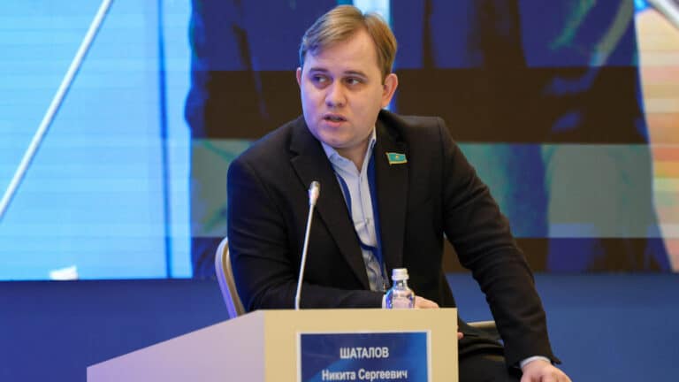 Депутат Шаталов ответил критикам изменений Конституции Казахстана