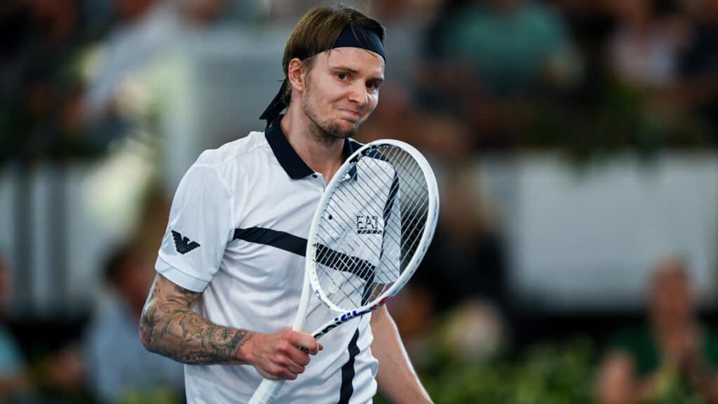 После затяжных поединков Кубка Дэвиса в Астане Александр Бублик не сыграет пару в Роттердаме