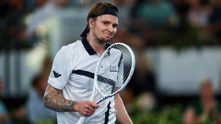 Бублик снялся с турнира в Роттердаме в парном разряде