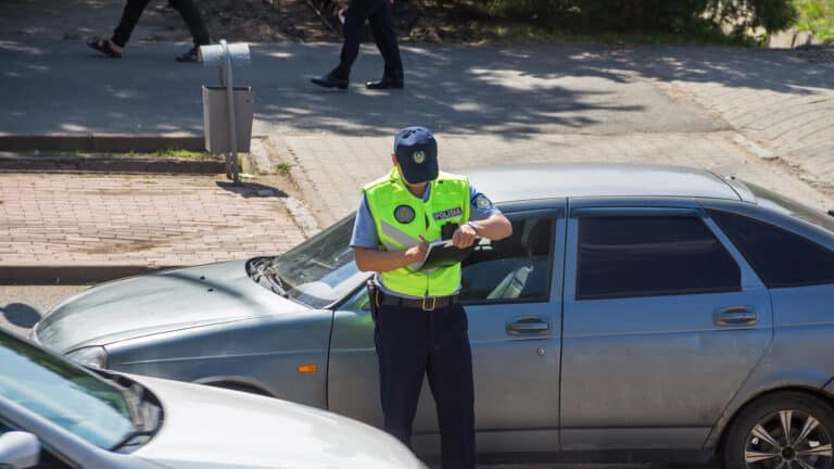 Штрафы за авто в лизинге предложили направлять водителям в Казахстане