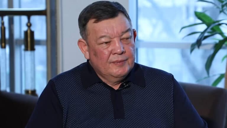 Экс-аким района Алматы, которого подозревали во взятке, строит гольф-клуб в Конаеве
