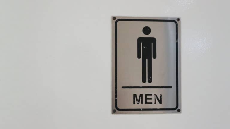 В колледже Туркестана объяснили, почему студентки убирали мужские комнаты в общежитии